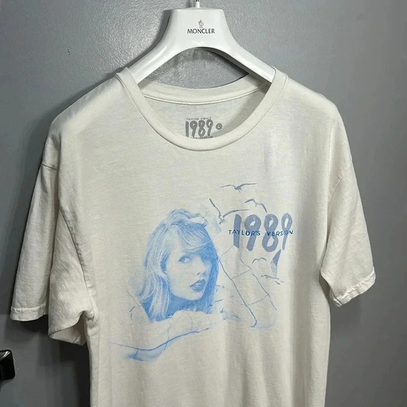 TAYLOR SWIFT Taylor’s Version 1989 Tour Off White Lg Concert S/S T-Shirt - Picture 4 of 16